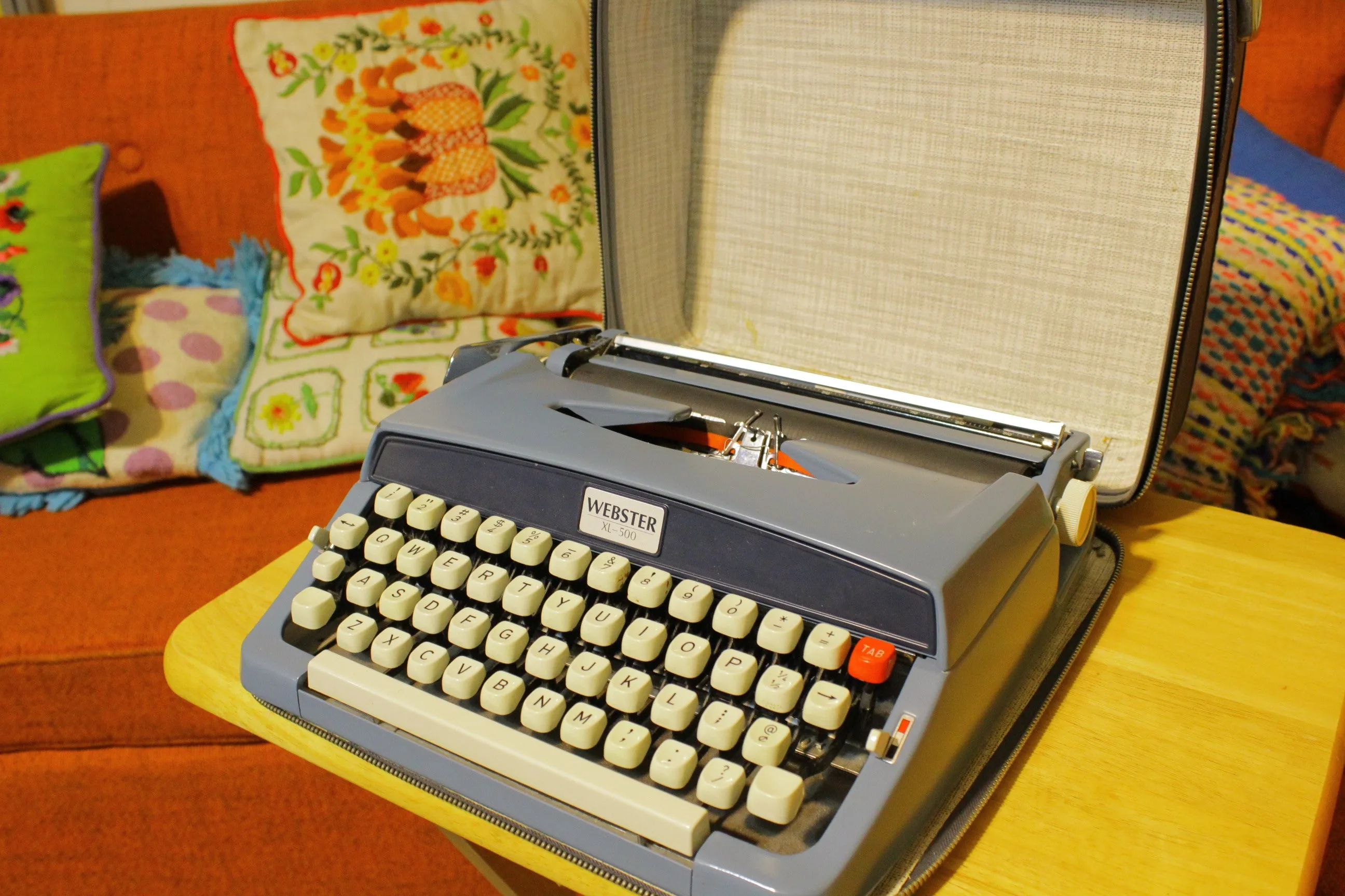 1968 Brother Portable Manual Typewriter W/ Case Webster XL-500 1968 Japan