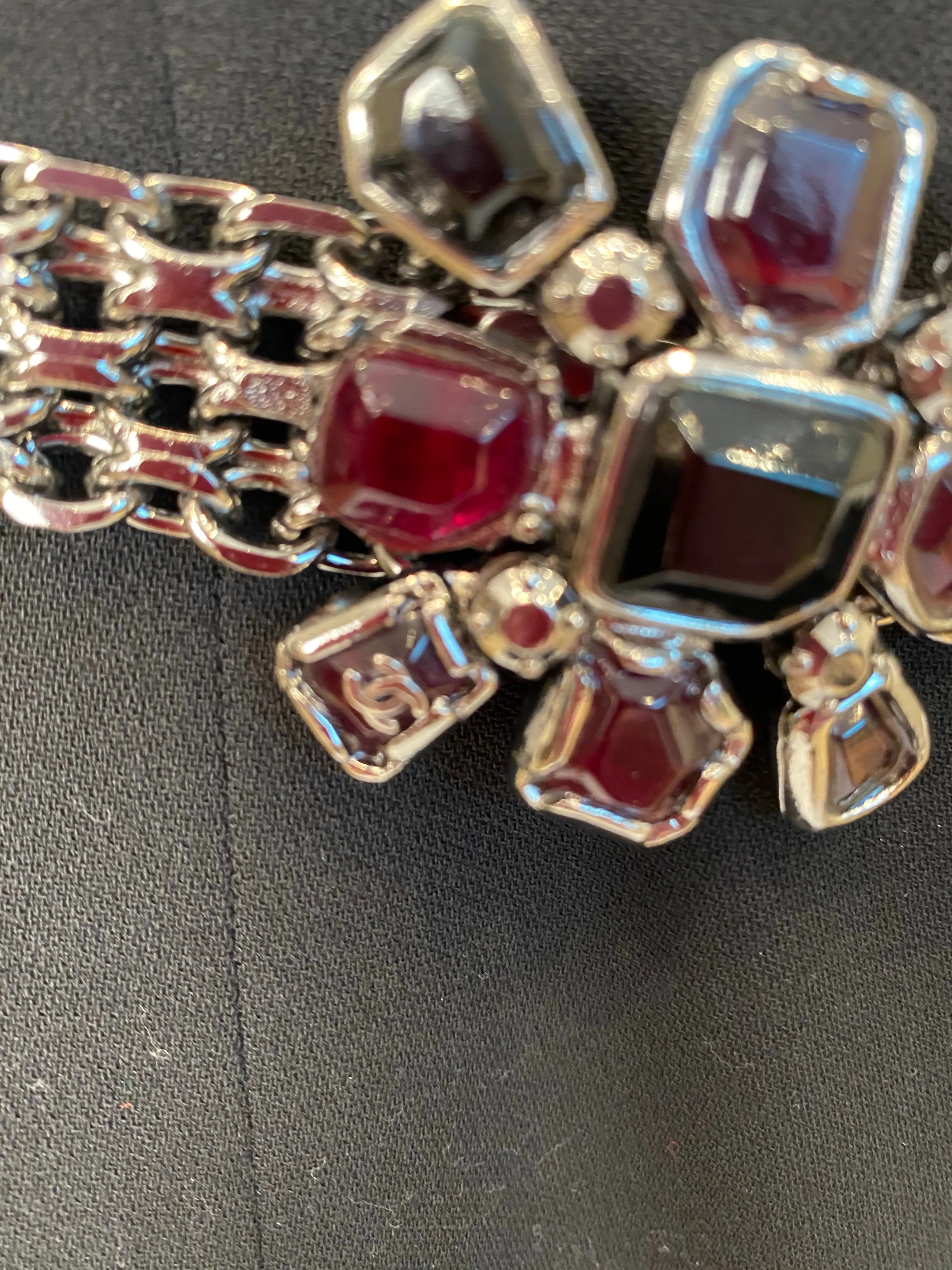 Chanel 04A, 2004 Fall Belt Red black Bordeaux gripoix ruthenium Metal chain belt