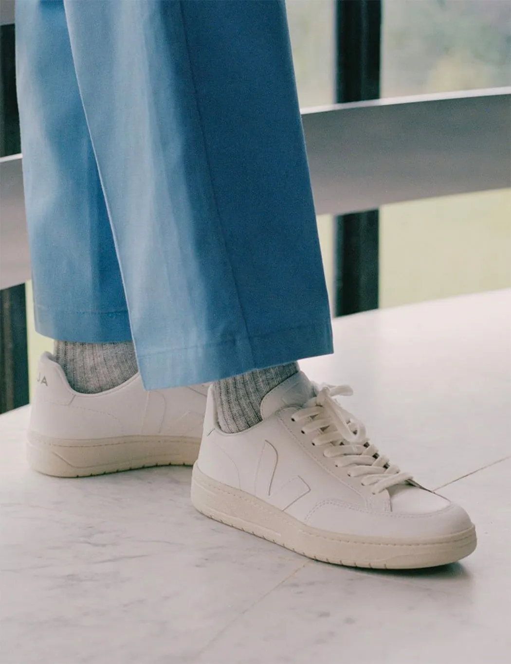 Veja V-12 Leather Trainers - Extra White